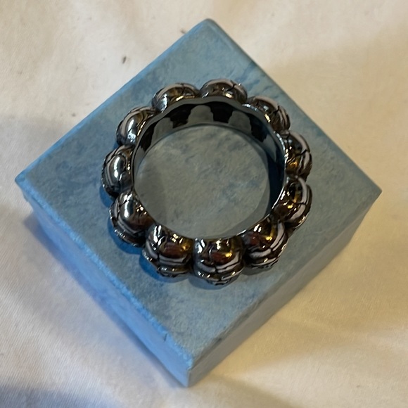 Mens Skull (Ancestors) Ring Size 10. - Picture 2 of 3